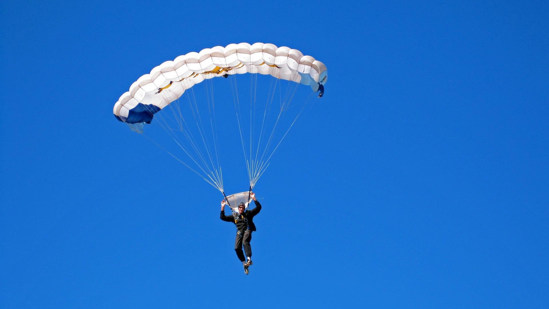 EDG战队教练团队策略调整，edg总教练是谁