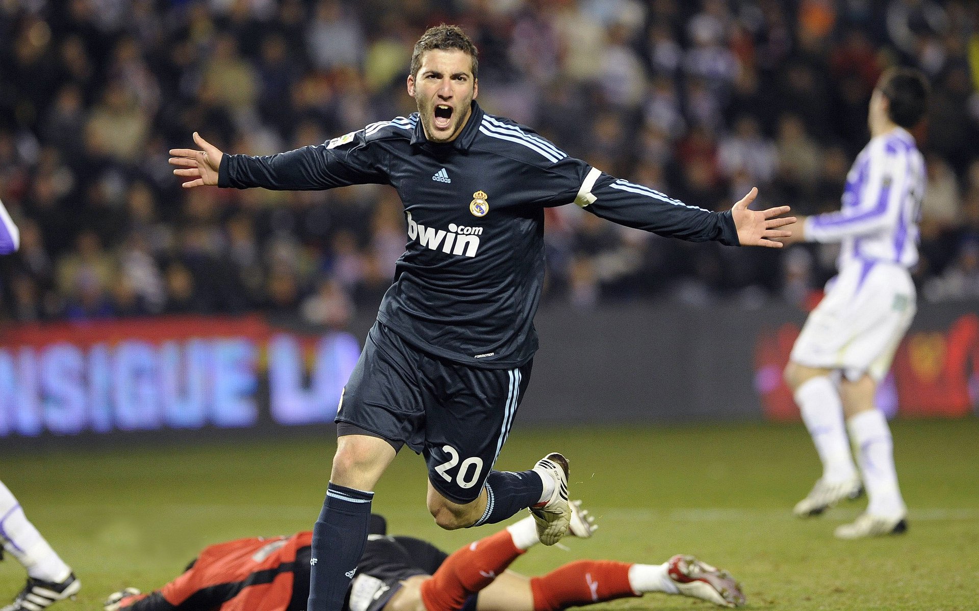 射手带领葡萄牙体育冲击联赛冠军，葡萄牙射门